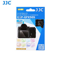 JJC GSP-GFX50S 相機鋼化玻璃螢幕保護貼 專為 Fujifilm GFX 50S 中片幅微單眼相機主螢幕與機頂 LCD 螢幕設計 採用 0.3mm 超薄 9H 超高硬度光學鋼化玻璃 具備 95% 高透光率防刮防爆與抗指紋疏油塗層 靜電吸附無氣泡自動貼合 2.5D 弧邊設計觸控靈敏順滑 不影響三向翻折螢幕與色彩還原 隨附機頂小螢幕保護膜與清潔工具包 為富士中片幅相機提供全方位防護 香港實體店