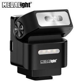 MEDALight 迷你相機閃光燈，可調整角度設計