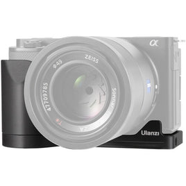 Ulanzi R095 鋁合金 L 型支架，專為 Sony ZV-E10 設計，提供更佳握感並支援快速切換垂直與水平拍攝，相機拓展架